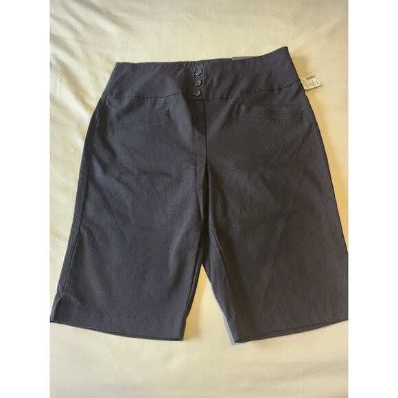 Maurices Pants - NWT Maurices Black Pull on Stretch Bermude Shorts size Small